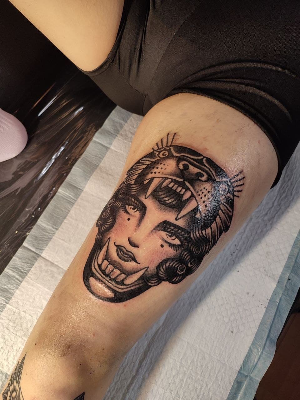  The Lady in the Jaws.